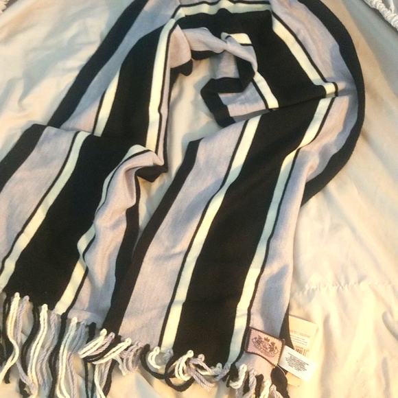 Vintage Juicy Couture hat, scarf and glove set - Picture 10 of 12